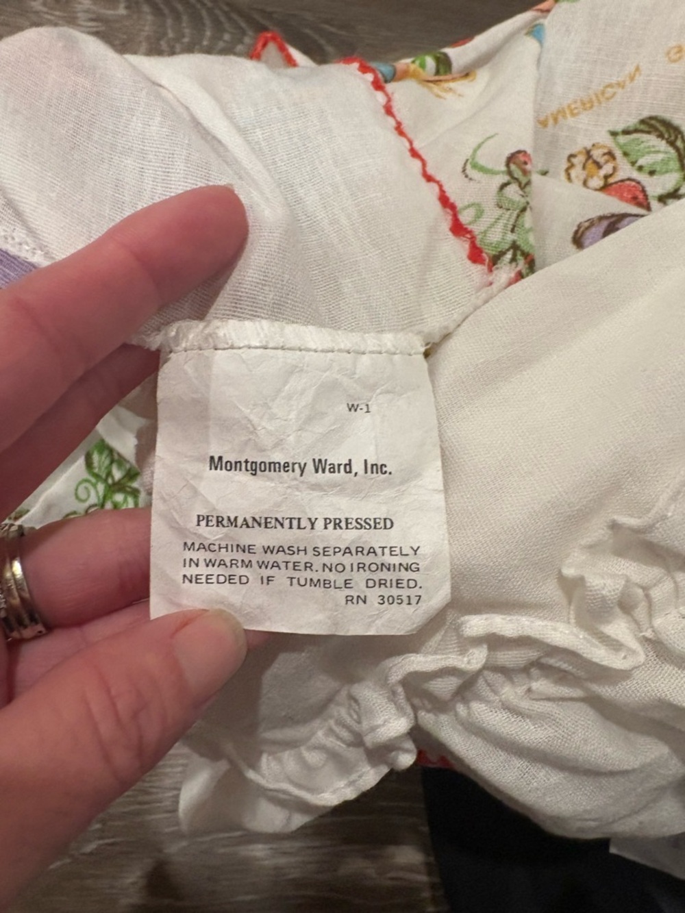 Vintage Strawberry Shortcake Print Ruffled Tie-Back Curtains - Picture 13 of 13